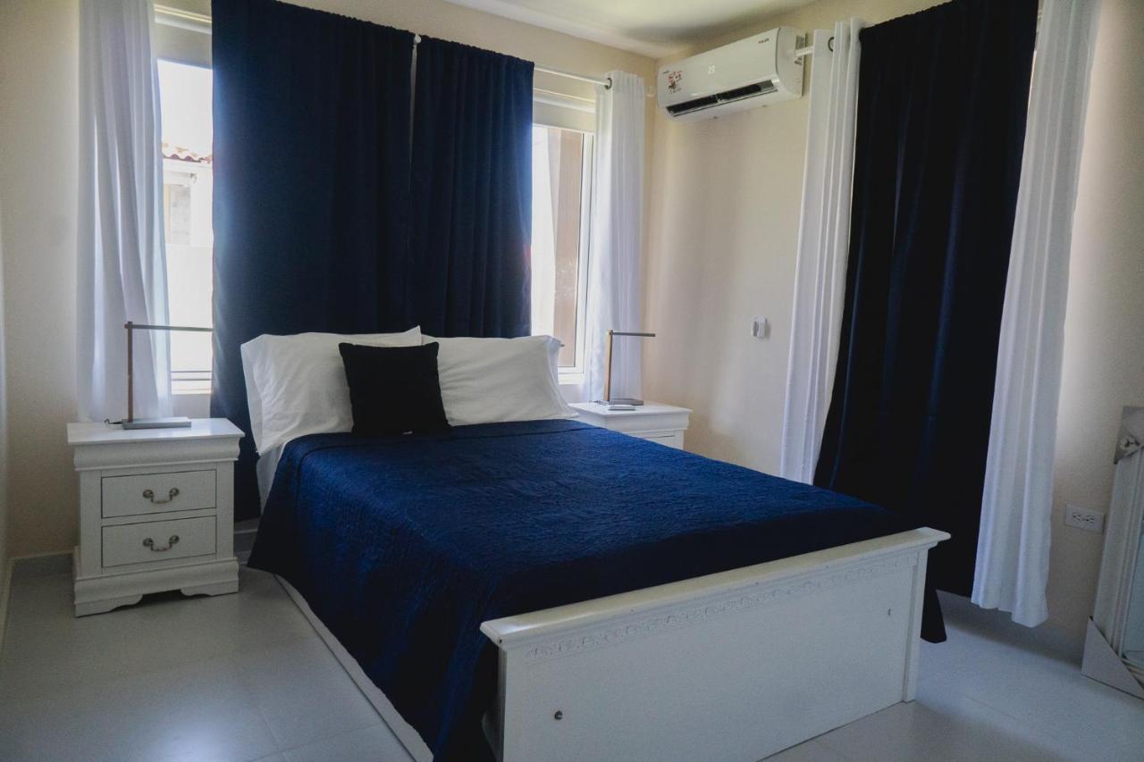 Pavia'S Centerpoint Oasis Daire Oranjestad Dış mekan fotoğraf